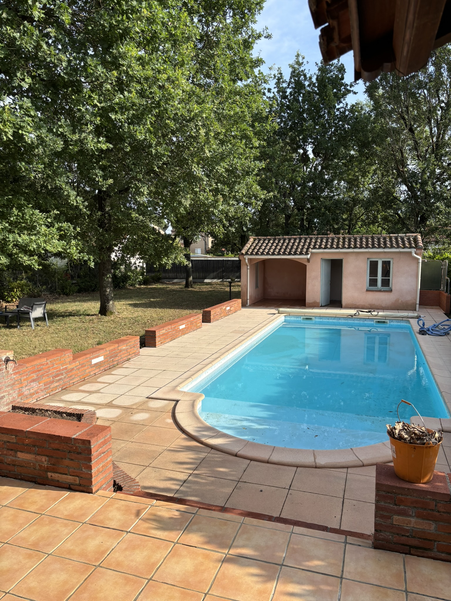 Nettoyage d'une piscine avec Pool House sur TOULOUSE a la vapeur
