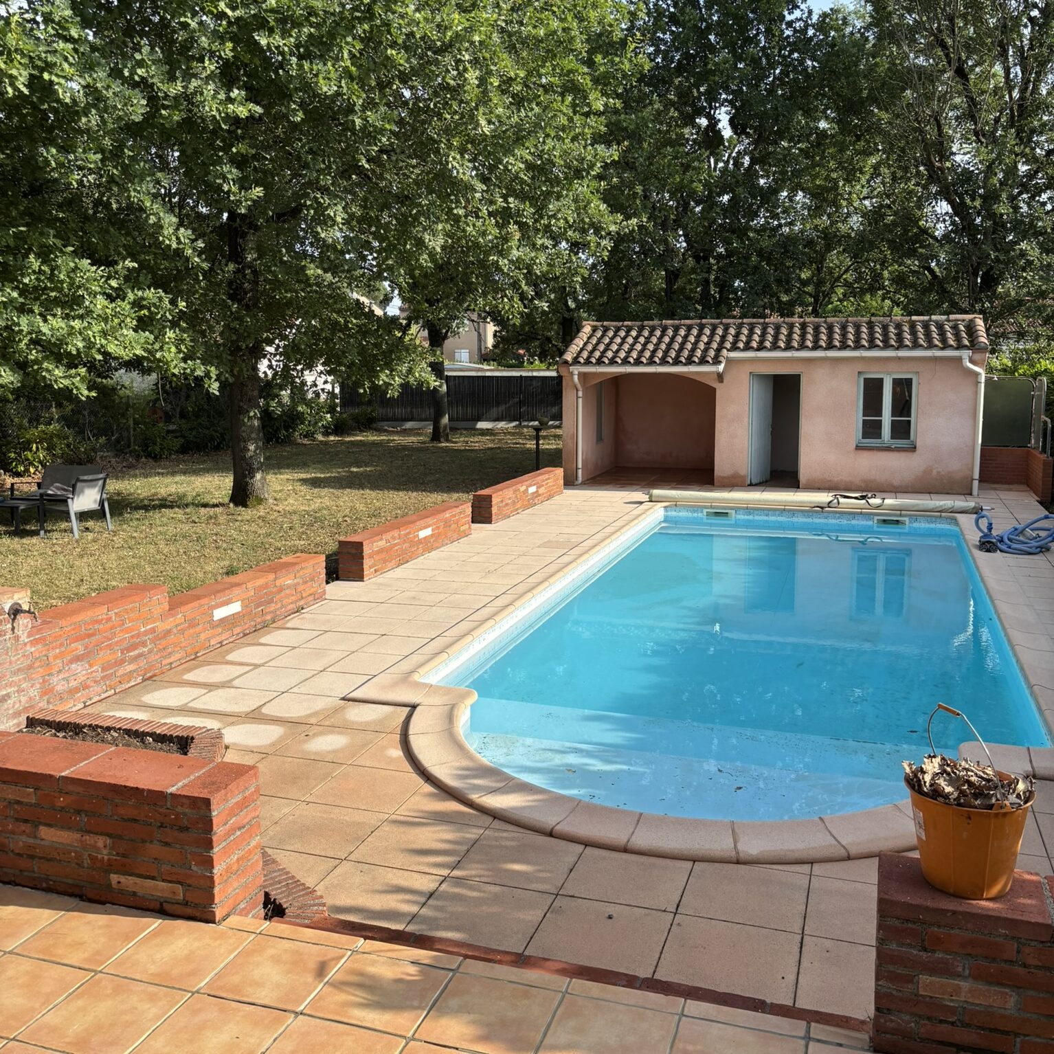 Nettoyage d'une piscine avec Pool House sur TOULOUSE a la vapeur